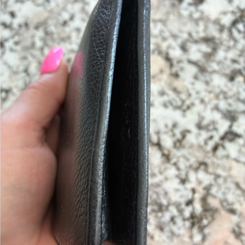 Clarks PEBBLE Men’s Black LEATHER (100%) Wallet! Absolutely Gorgeous!